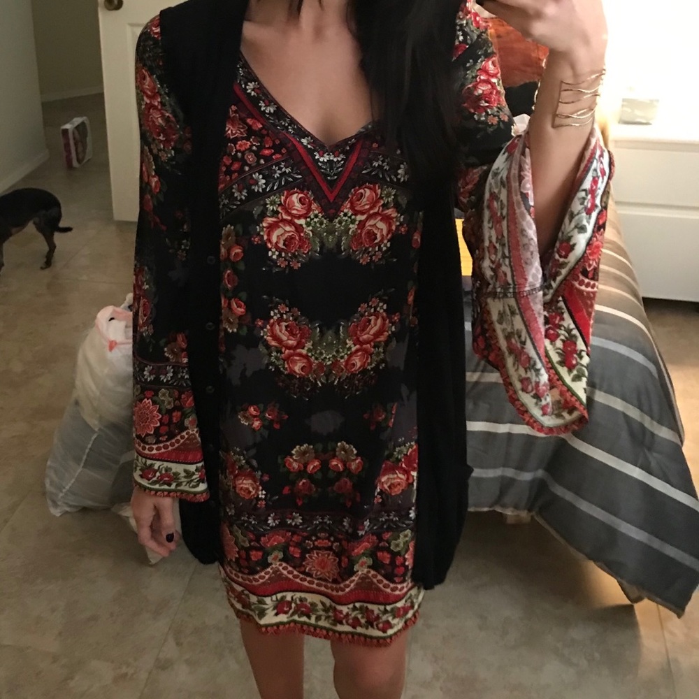 Floral bell sleeve shift dress